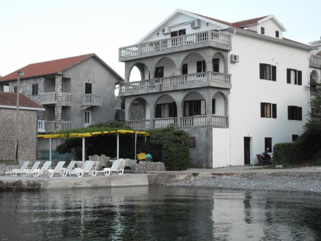 טיווט Apartments Petrovic מראה חיצוני תמונה